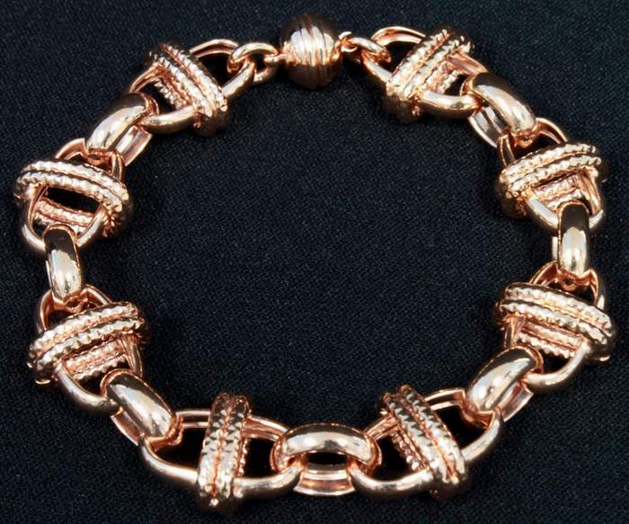 Bronzo Italia 8-inch Polished and Textured Status Link Bracelet with Magnetic Clasp