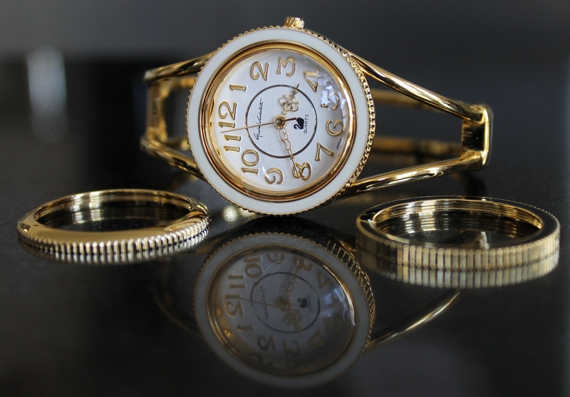 Gloria Vanderbilt Goldtone Hinged Bangle Fashion Watch with 3 Interchangeable Bezels