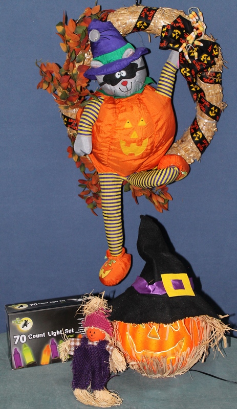 Halloween Cat Wreath, Fiber Optic Pumpkin, 70 Count Light Set and Scarecrow!