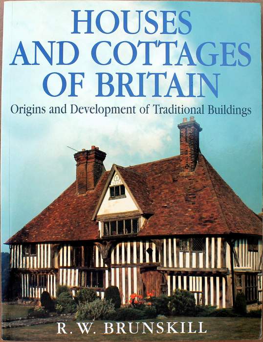 Houses and Cottages of Britain: Origins and Development of Traditional Buildings by R. W. Brunskill