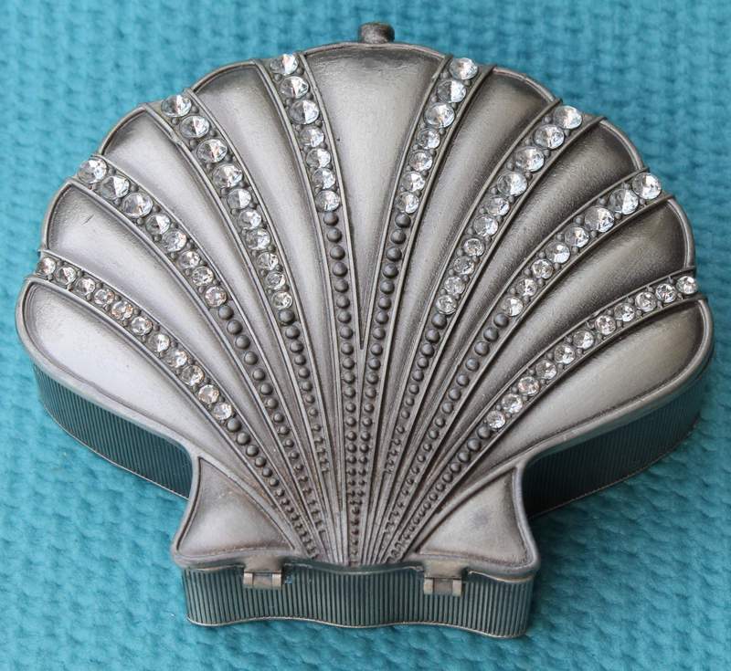 Pewter Shell with Faux Diamonds Containing 5 Shell Refrigerator Magnets