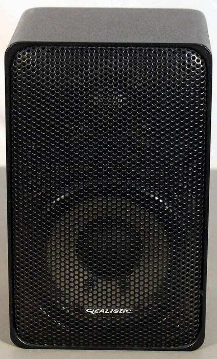 Realistic Minimus 7 Bookshelf Speaker (one only) in black metal cabinet