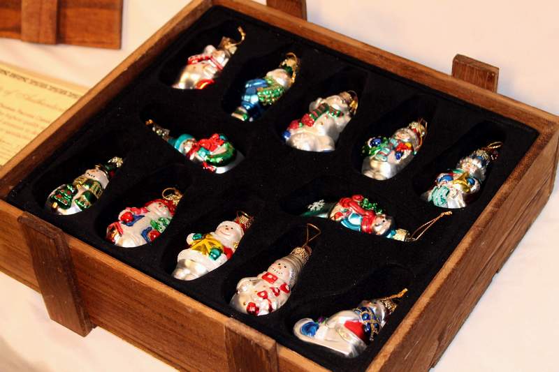 2002 Collection of Thomas Pacconi Set of 12 Blown Glass Christmas Ornaments
