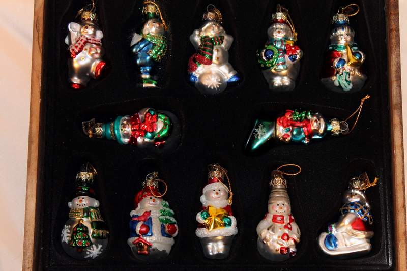 2002 Collection of Thomas Pacconi Set of 12 Blown Glass Christmas Ornaments